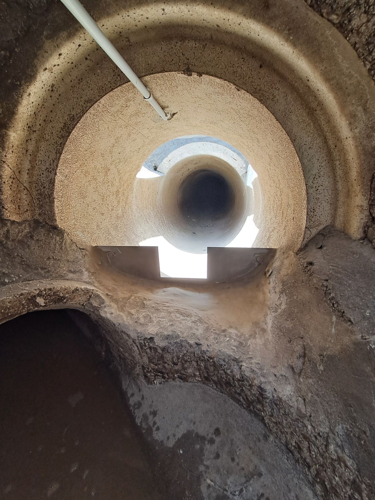Vue amont du seuil en créneau dimensionné et posé par 3D EAU à Saint Nicolas d'Aliermont