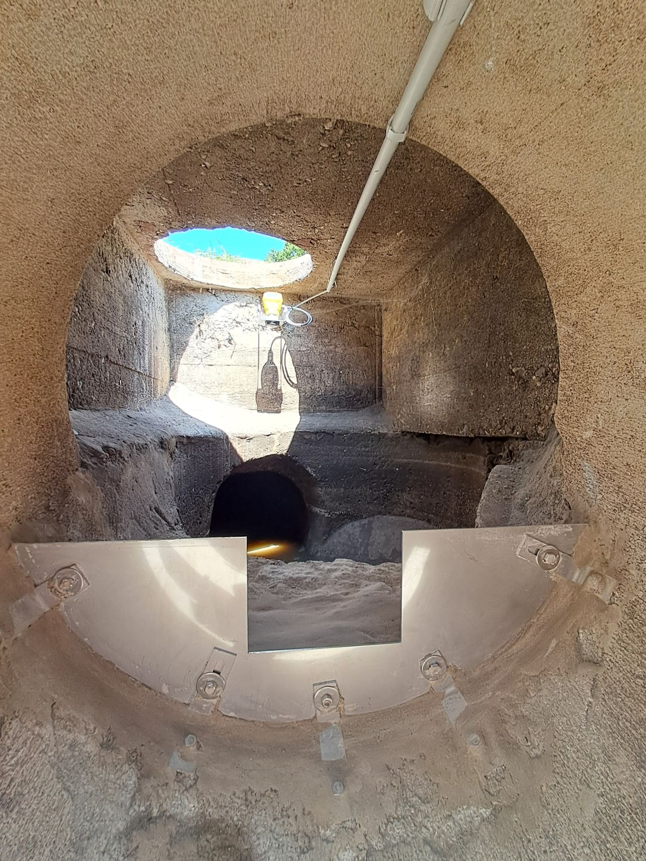 Vue aval du seuil en créneau dimensionné et posé par 3D EAU à Saint Nicolas d'Aliermont