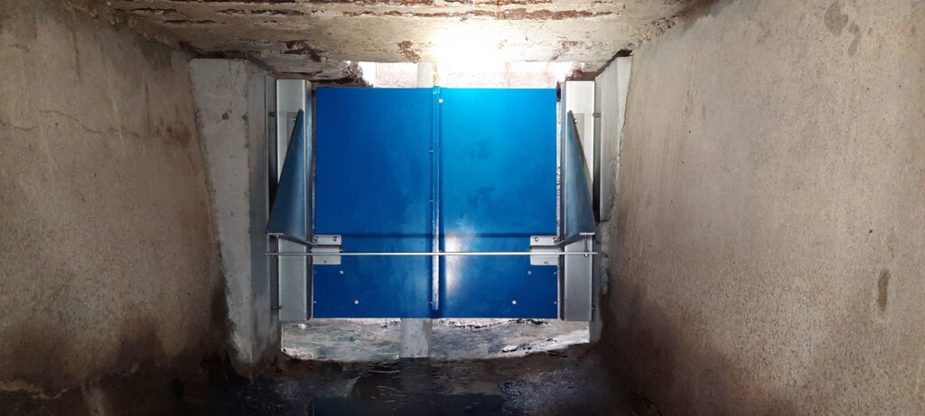 Photographie de l'aval d'une vanne hydrodynamique fabriquée et posée par 3D EAU à Charlieu