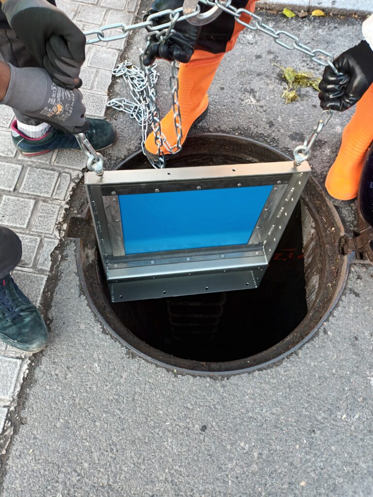Vanne hydrodynamique Deomatic descendue en morceaux dans le réseau afin de faire des travaux sans tranchées