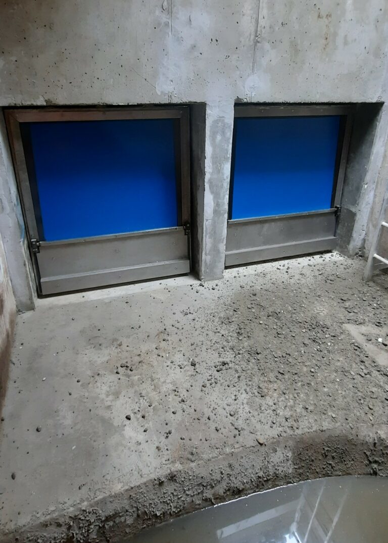 Vue amont des 2 vannes hydrodynamiques Deomatic du DO72